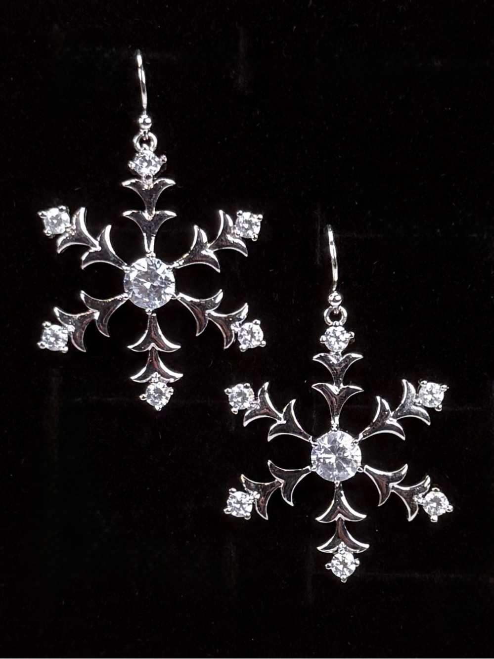Beautiful Silvertone and clear bling snowflake pierced earrings
